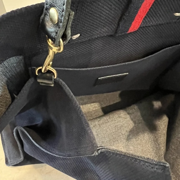NEW with tags Clare V Simple Tote Blue with crossbody or shoulder strap - Picture 4 of 7